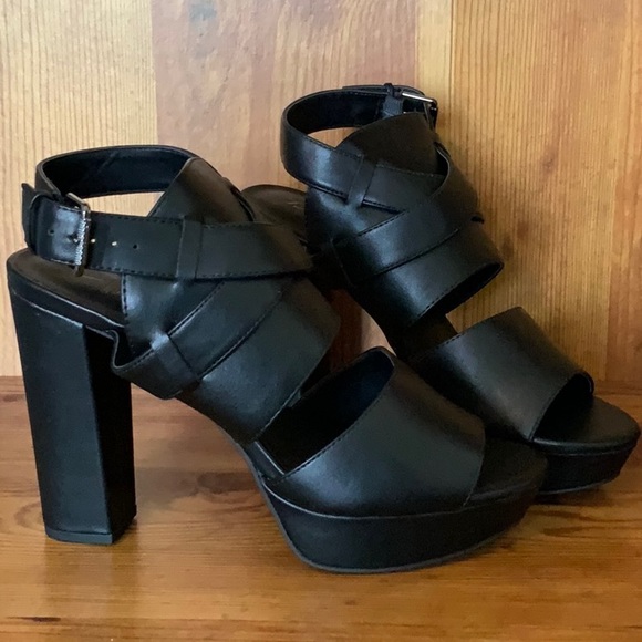 Simply Vera Vera Wang Black chunky platform heels, size 9, memory foam sock - Picture 2 of 10